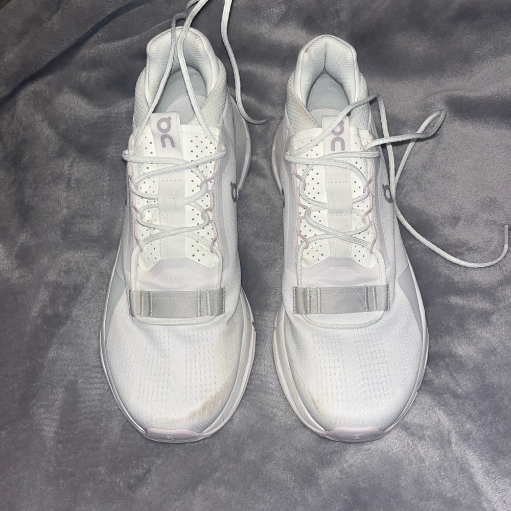 ON CLOUD white athletic shoes